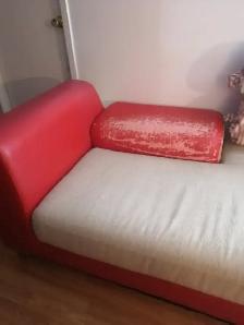 Couch with two pillows - Photo 3