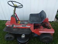 TRACTEUR.  GAZON.  MASSEY FERGUSON