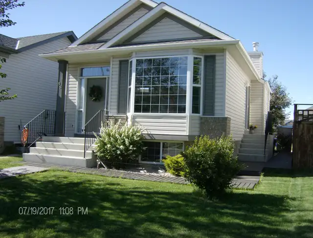 COVETED CALGARY LOCATION IN EVERGREEN