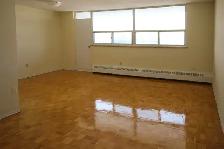 Private Room available in our 2-BedRoom Apt near York University - Photo 3