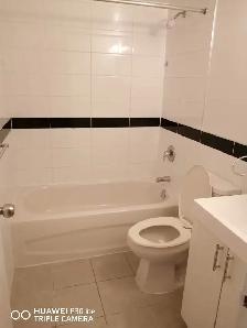 Private Room available in our 2-BedRoom Apt near York University - Photo 4