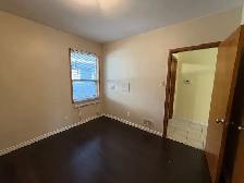 Main floor 2 Bedroom close to the University - Photo 4