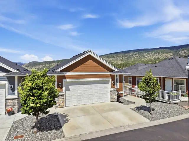 BEAUTIFUL HOME IN MERRITT WITH SWEEPING VIEWS - ONLY 9 YEARS OLD