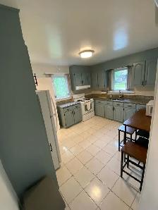 BEDROOM FOR RENT IN LUXURY STUDENT RENTAL NEAR CARLETON U! - Photo 4
