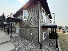 For Rent:  3 Bedroom & 2 Bathroom w Garage West Lethbridge - Photo 2
