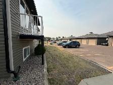 For Rent:  3 Bedroom & 2 Bathroom w Garage West Lethbridge - Photo 3