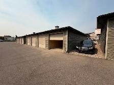 For Rent:  3 Bedroom & 2 Bathroom w Garage West Lethbridge - Photo 4