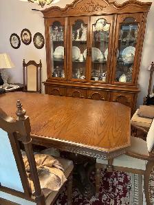 Dining table with six chairs and two arms chair - Photo 2