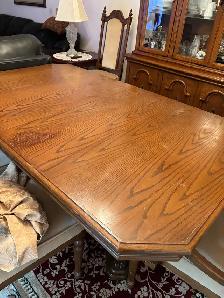 Dining table with six chairs and two arms chair - Photo 3