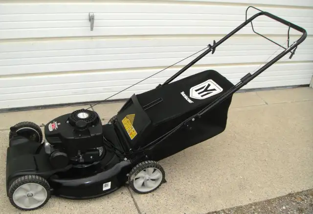 YARDMACHINES REAR BAG SELF PROPELLED GAS LAWNMOWER