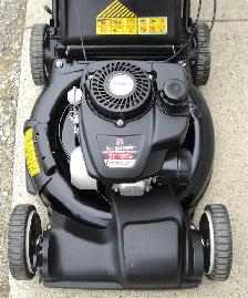 YARDMACHINES REAR BAG SELF PROPELLED GAS LAWNMOWER - Photo 4