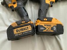 DEWALT DCD985 Hammer Drill and impact drill 5amp battery - Photo 2