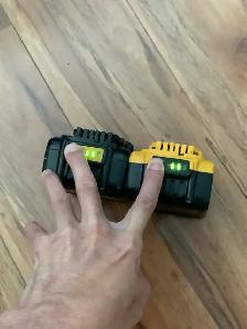 DEWALT DCD985 Hammer Drill and impact drill 5amp battery - Photo 8