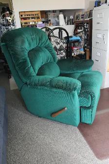 Recliner - Photo 3