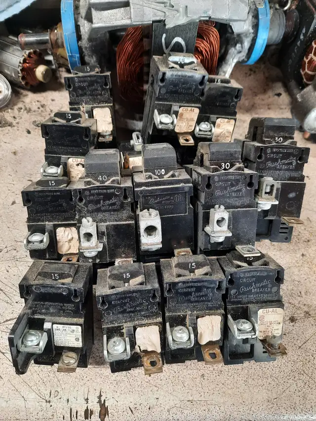 14 x Bulldog - Pushmatic Used Circuit Breakers.