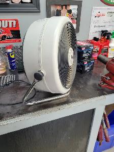 3 speed full tilting floor fan. 15inch - Photo 2