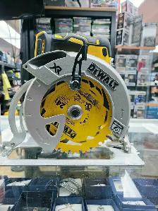 Scie circulaire DEWALT XR