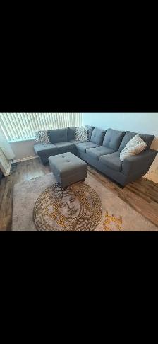 Sectional couch L shape in grey color, mint condition