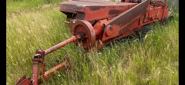 NEW HOLLAND HAYLINER BALER 273