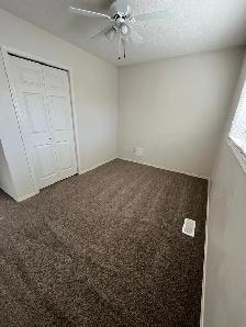 3 Bed/2FullBath-WalkToUofA-InSuiteLaundry-Utilities Included - Photo 2