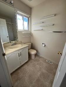 3 Bed/2FullBath-WalkToUofA-InSuiteLaundry-Utilities Included - Photo 9
