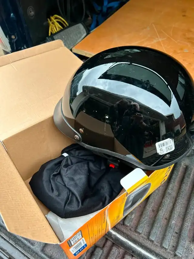 2 HALF BIKE HELMETS BOTH DOT APPROVEDAS PICTURED