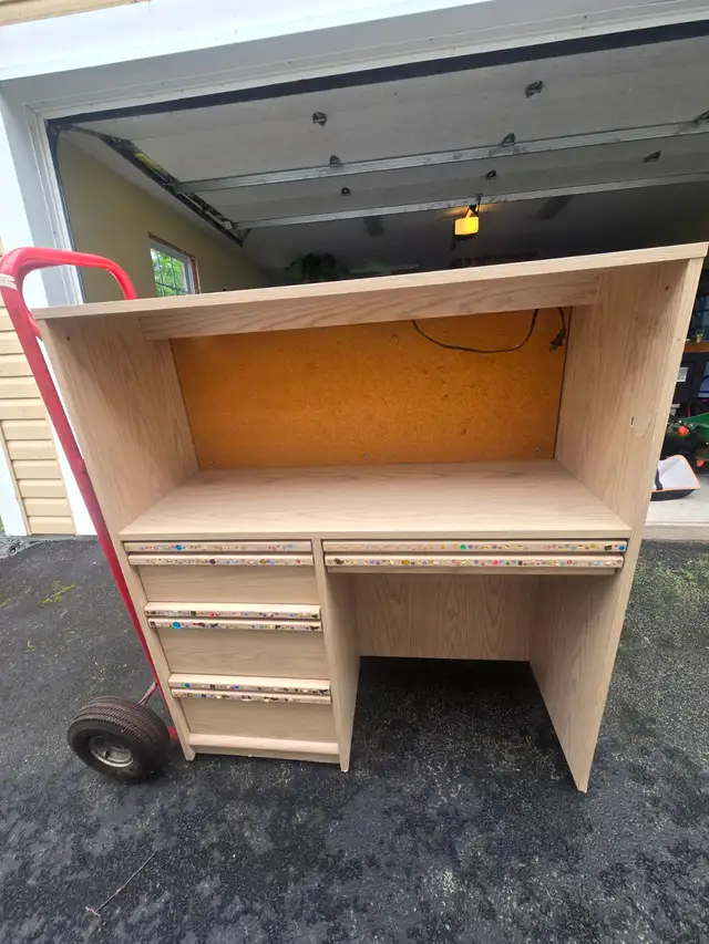 FREE DESK