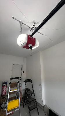 Garage door and Opener - Photo 3