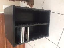 BEAU BUREAU NEUF EN BOIS NOIR 17'HAUT À CONTENIR 100CD: $20.00 - Photo 2
