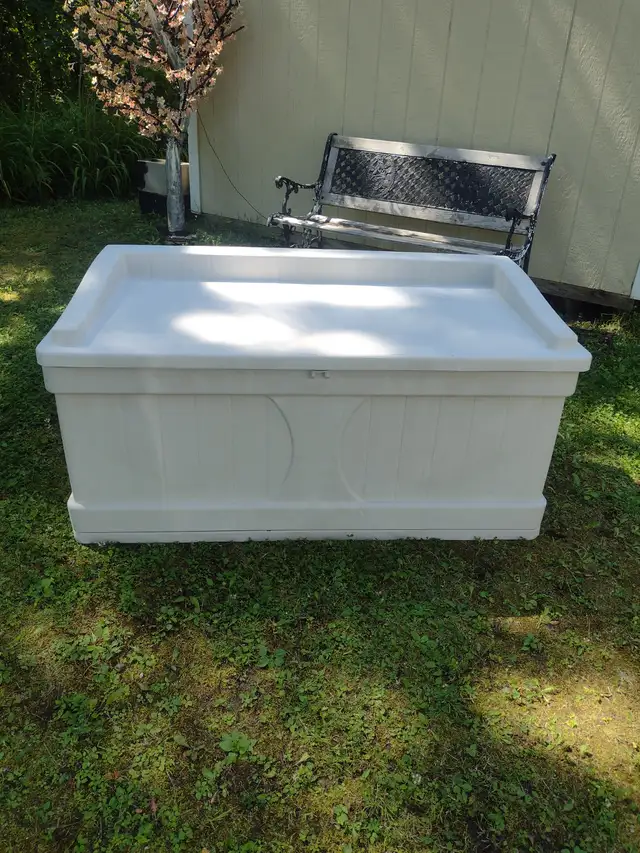 Sun Cast bench storage container exterior