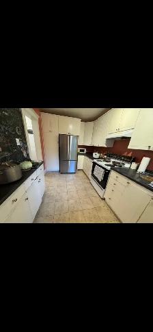 Spacious bedrooms for rent near McMaster University, Hamilton - Photo 5