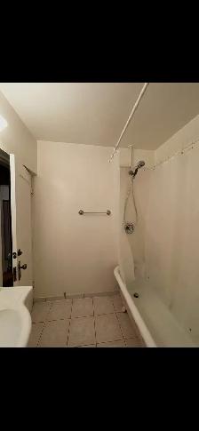 Spacious bedrooms for rent near McMaster University, Hamilton - Photo 6