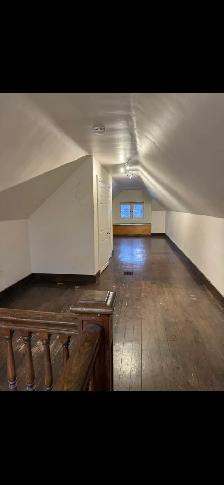 Spacious bedrooms for rent near McMaster University, Hamilton - Photo 8