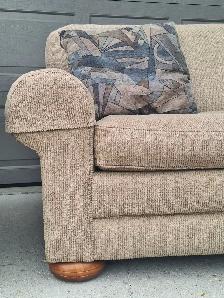 FREE GENUINE LA-Z-BOY COUCHES - Photo 3