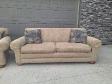 FREE GENUINE LA-Z-BOY COUCHES - Photo 4