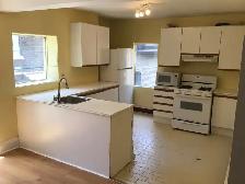 Spacious 2-BR Apartment with Parking in the Heart of Cabbagetown - Photo 2