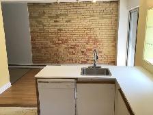Spacious 2-BR Apartment with Parking in the Heart of Cabbagetown - Photo 3