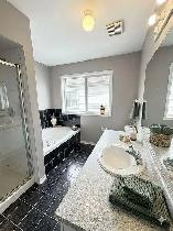 4 bdrm house for Rent @ Bramalea & Bovaird, near Civic hospital - Photo 2
