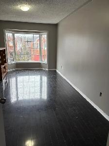4 bdrm house for Rent @ Bramalea & Bovaird, near Civic hospital - Photo 3