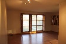 Main Floor 3-Bedroom with a garage for Rent – Prime Location - Photo 2