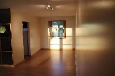 Main Floor 3-Bedroom with a garage for Rent – Prime Location - Photo 3