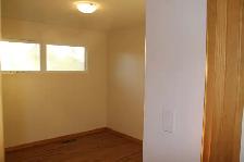 Main Floor 3-Bedroom with a garage for Rent – Prime Location - Photo 8