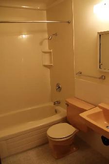 Main Floor 3-Bedroom with a garage for Rent – Prime Location - Photo 9