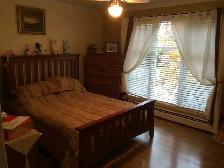 Belle occasion! Grande Chambre avec salle de bain privée