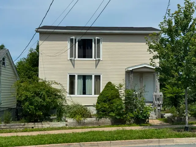 2 BEDROOM HEAT, HOT WATER & PARKING INCLUDED. SEPT 1. OXFORD ST
