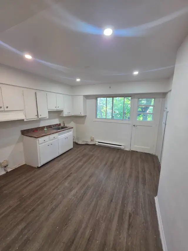 large 2 bdrm   Den Lachine