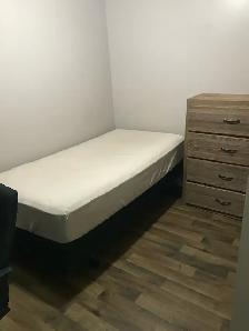 ONE BLOCK TO SASKPOLYTECH, 1 BDRM, 8 WEEK TENANCY - Photo 2