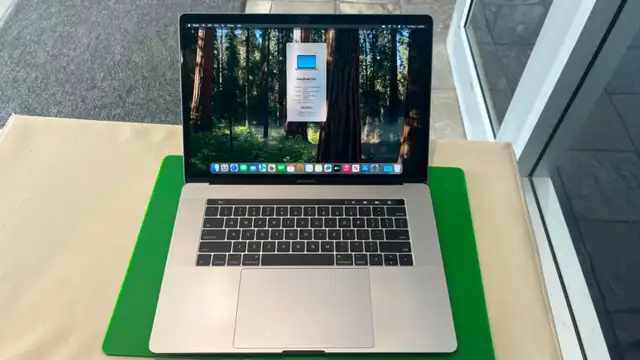 Apple MacBook Pro, 15-inch, 1TB.