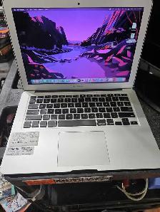Macbook air 2017 13 as is
