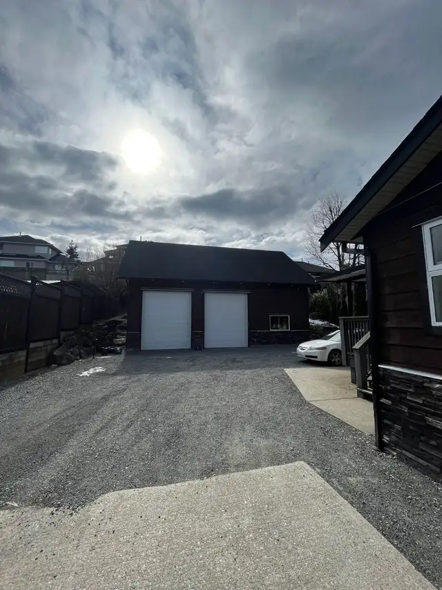 Detached Heated Garage / Shop for Rent –